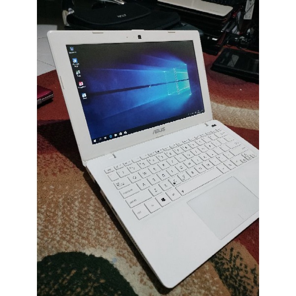 Laptop Notebook Netbook Asus X200 Bergaransi Siap Pakai