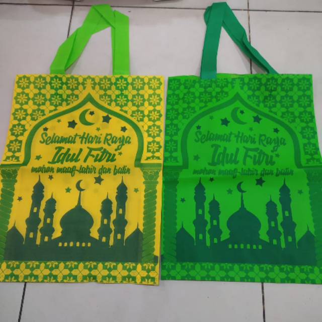 

Goodie bag lebaran/spunbond lebaran isi 12 pcs terlaris dan termurah (30*40) promo