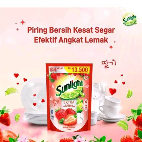 Sunlight Sabun Cuci Piring Korean Strawberry 560ml