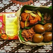 

GUDEG YU NARNI JOGJA FRESH VACCUM MURAH ENAK (gudeg, krecek, 4 telur) oleh-oleh Jogja