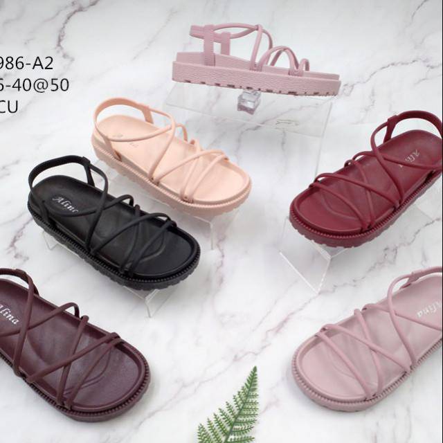 model sandal jelly