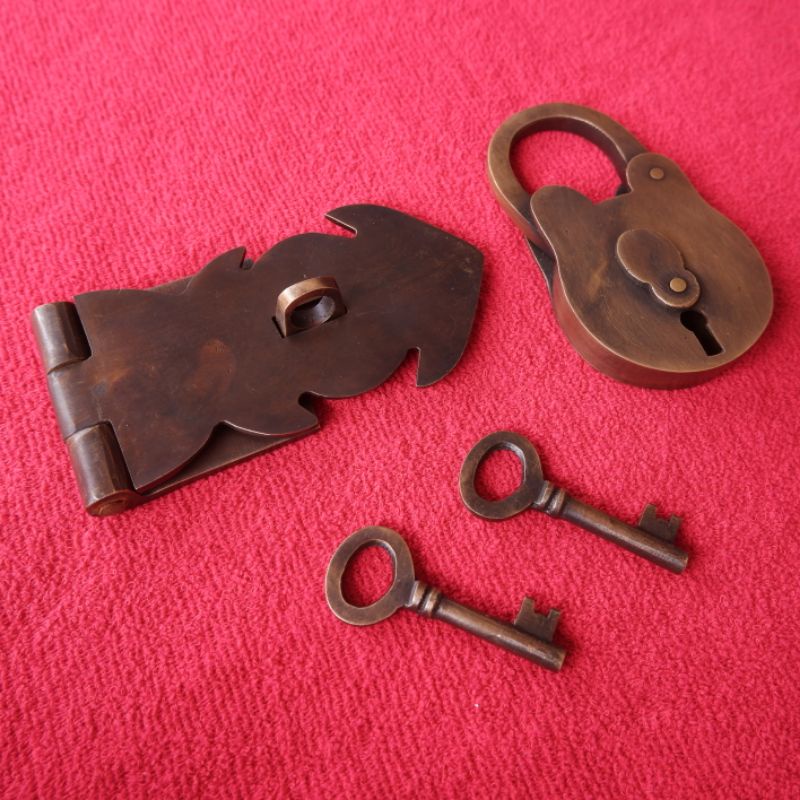 Engsel pintu rumah kuningan overpal kunci gembok