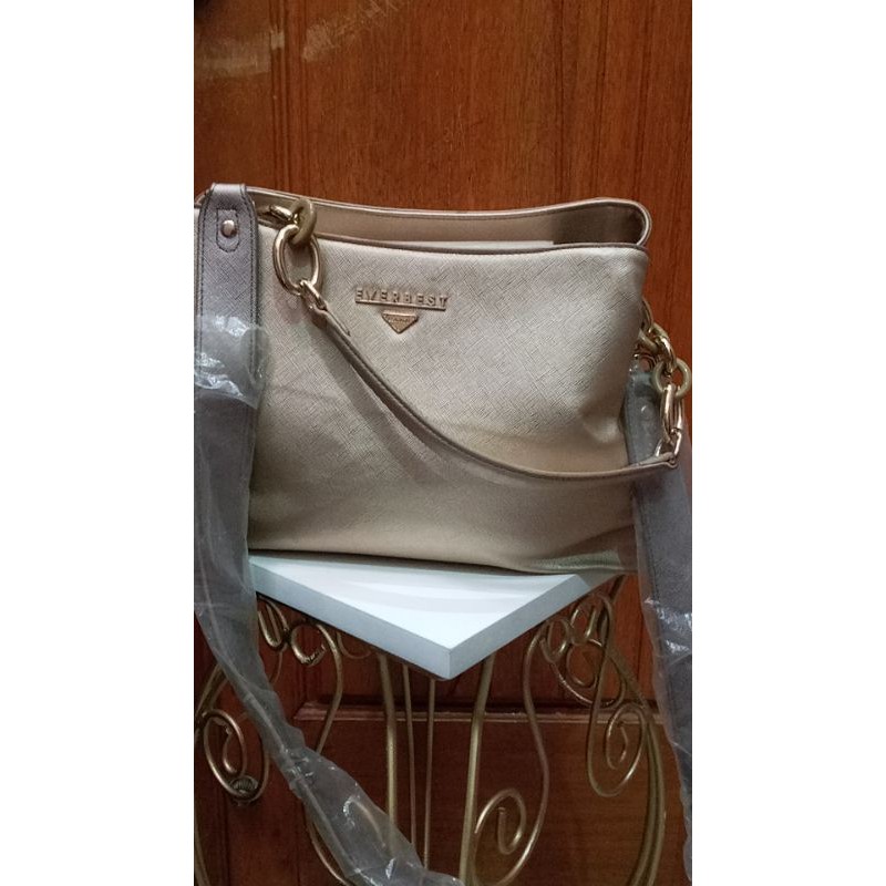 Promo tas PL CharlesKeith black Everbest hitam gold ,Original size 28 cm lengkap tali panjang
