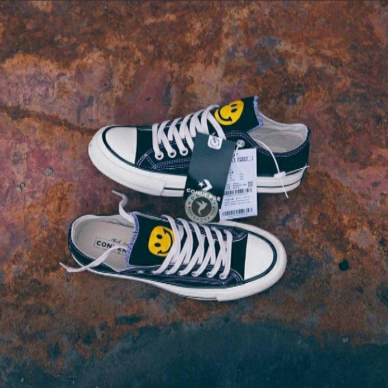 SEPATU CONVERSE MOTIF UNIK SMILE