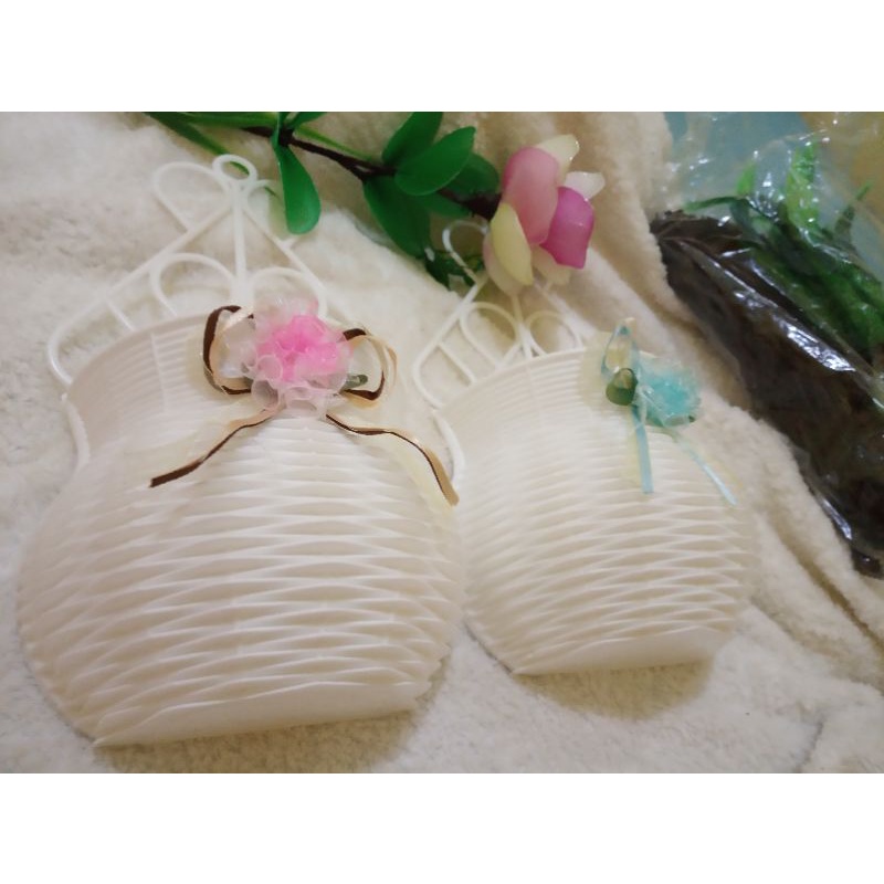 Grosir pot sabby putih/pot tempel dinding putih cantik/pot plastik anyaman murah/bahan bunga stoking