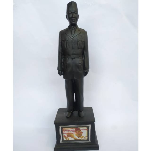 PAJANGAN MINIATUR PATUNG IR SOEKARNO UKURAN BESAR - DEKORASI RUMAH MURAH