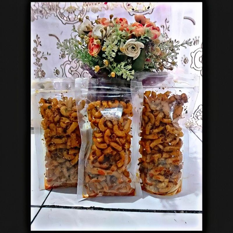 

makroni bantat gurih pedas wangi daun jeruk 10 ribu dapat 3