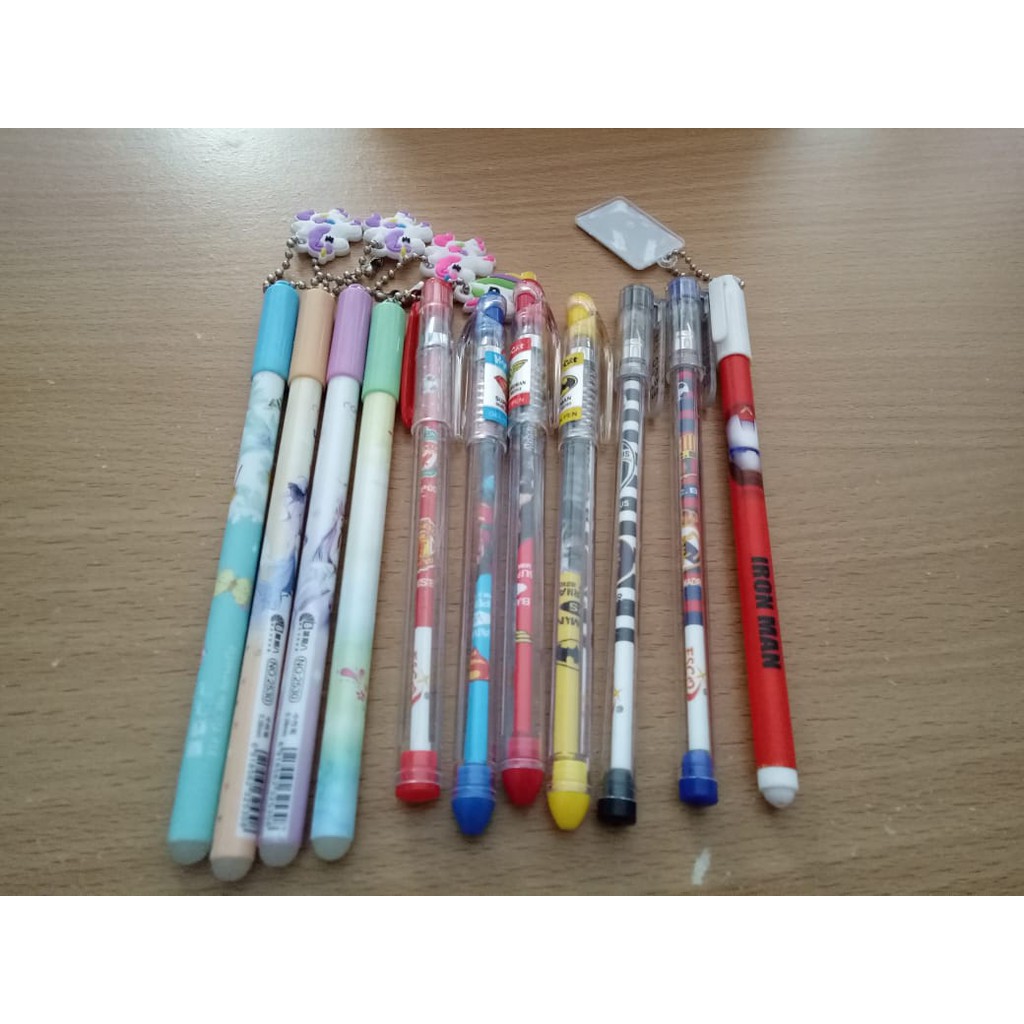 

Pulpen Gel Motif Kuda Little Pony/ MU Madrid Barcelona / Ironman / batman / superman