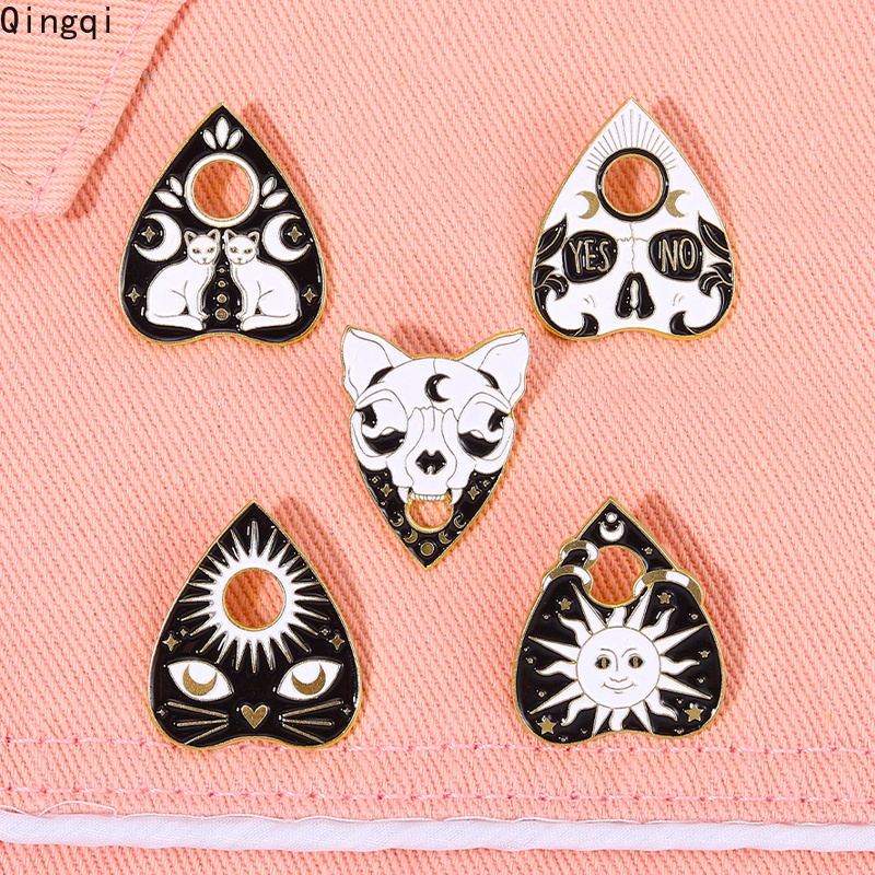 Bros Pin Enamel Bentuk Matahari Bulan Kucing Sekop Warna Hitam Gaya Punk Gothic Untuk Hadiah