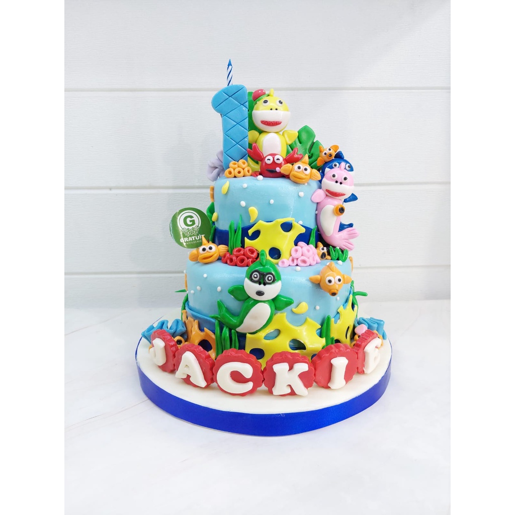 

BABY SHARK BIRTHDAY CAKE UK 15 + 10 CM