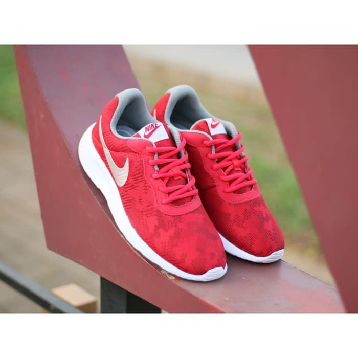 nike tanjun red