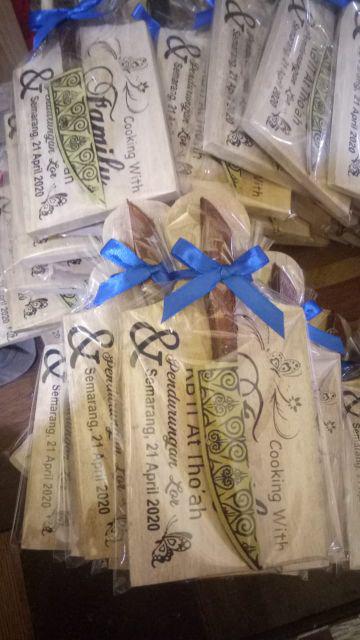 Sovenir Telnan Plus Pisau Custom Desain Size 10*20