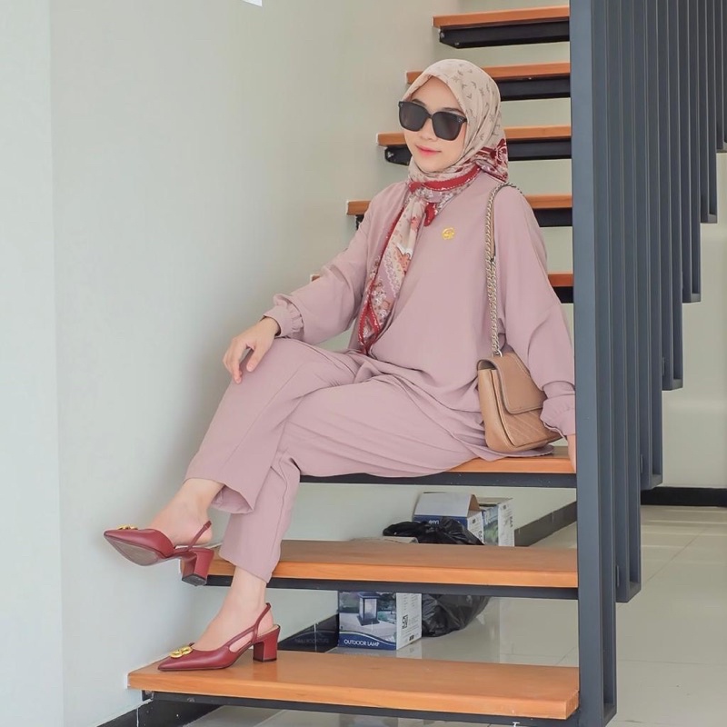 DYN  Basic Anara set Part 6- One Set Atasan + Celana Crinkles-Beige