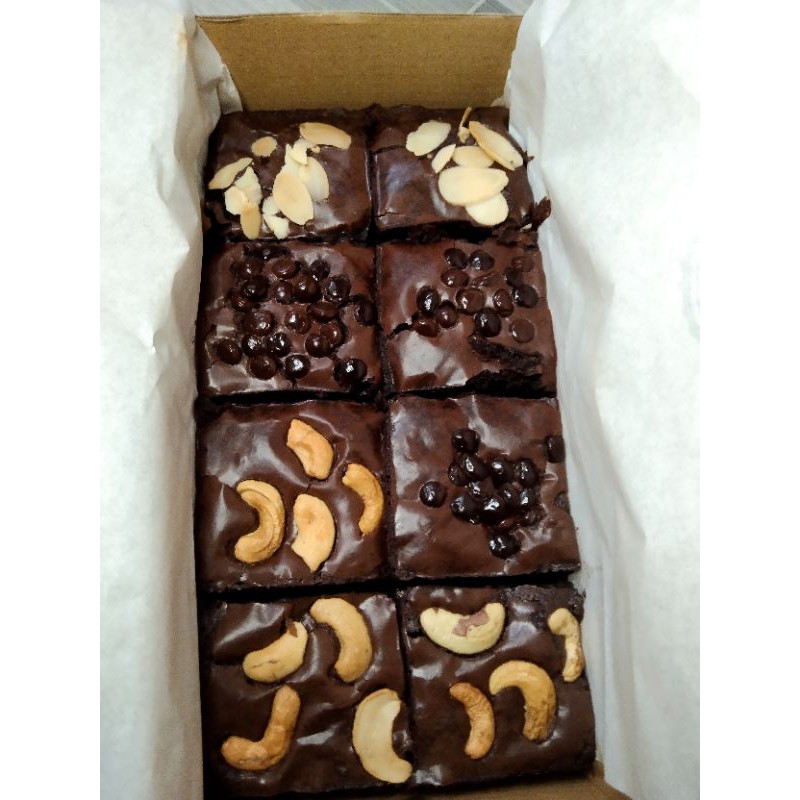 

FUDGY BROWNIES SEKAT REGULER 20x10(INCLUDE BUBBLE WRAB)