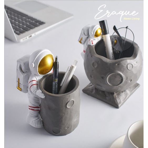 

Cuci Gudang Astronaut Pen Holder / Tempat Pensil Pulpen Alat Tulis Astronot Unik Terbatas