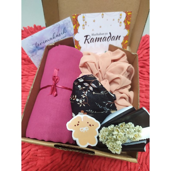 

hampers lebaran / hampers hijab / kado / kado ultah / hampers wisuda / hampers nikahan / hampers anniversary / hampers graduation