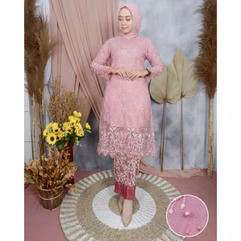 kebaya mewah/ kebaya brukat / kebaya pesta