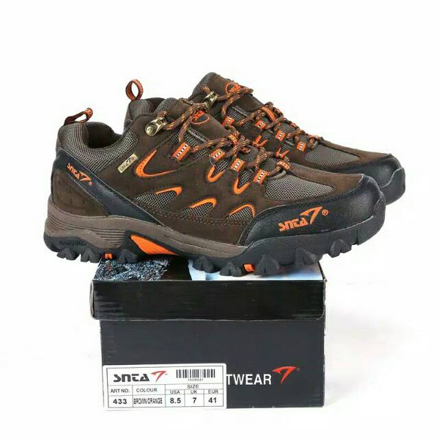 sepatu hiking snta