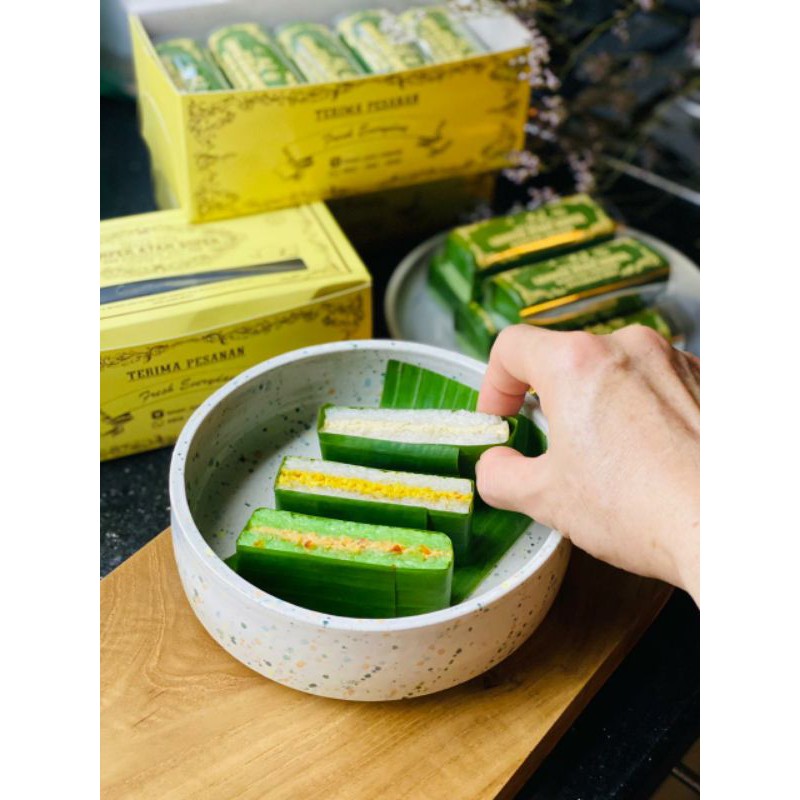 Lemper Ayam Singaraja Varian Spesial Pedas Daun Suji