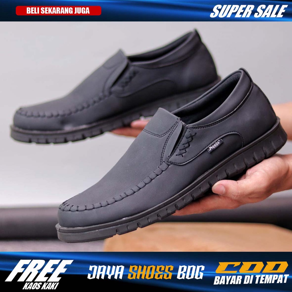 BLENO Sepatu Kasual Casual Slip On Pria Kulit Sintetik Anti Slip Simple Murah Original