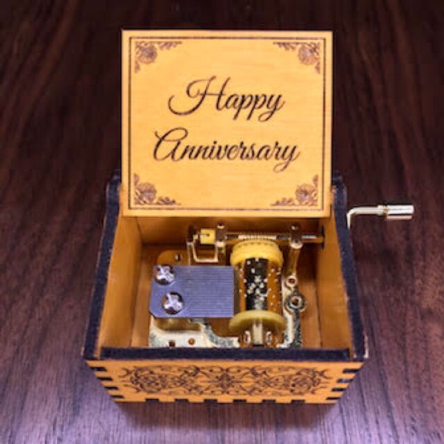 

Kotak musik kayu meranti kecil