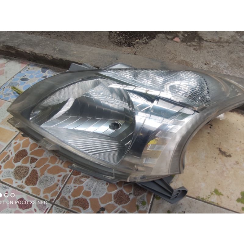 headlamp avanza 2012