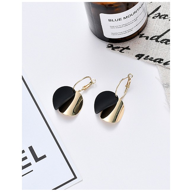 LRC Anting Tusuk Fashion Gold + Black Fringed Flower Geometric Earrings D06141