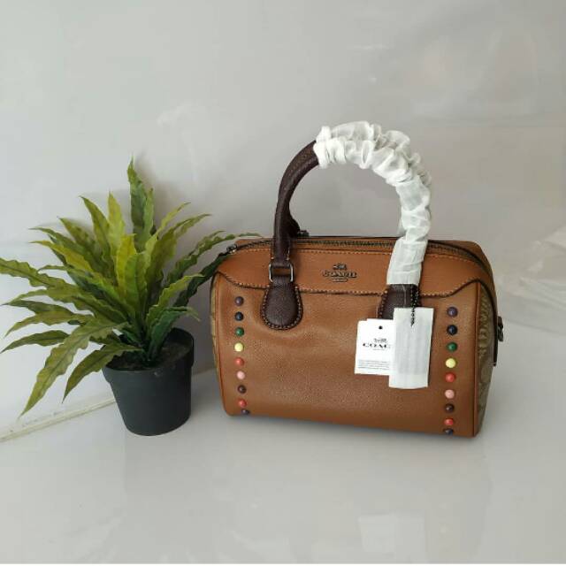 Tas Coach Bennet With Rainbow Stud