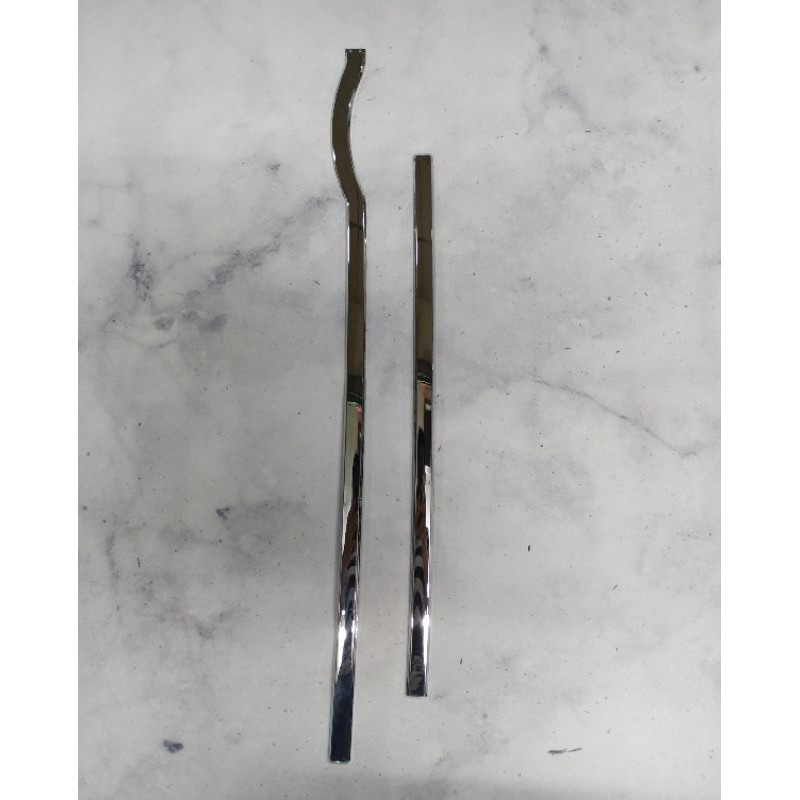 List Kaca Belakang Avanza 2004/2010 Chrome