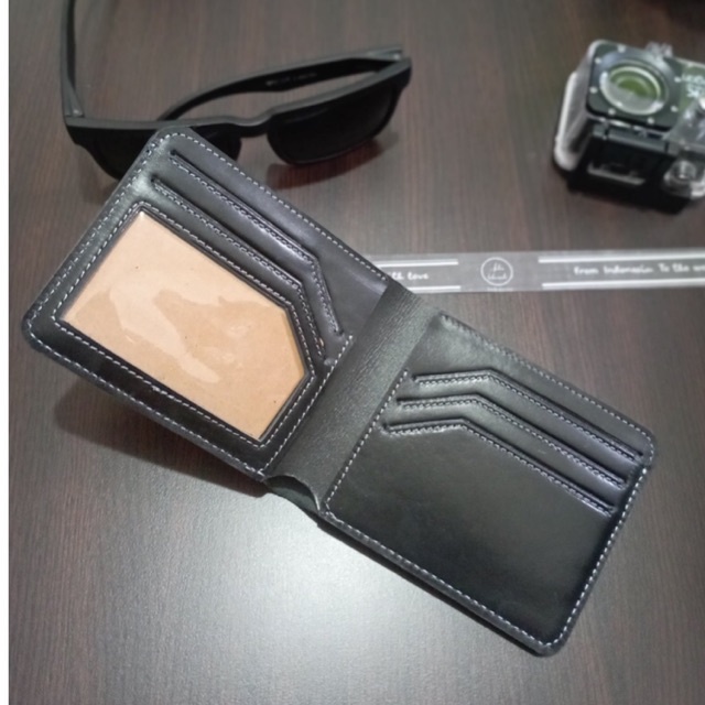 DOMPET PAS UNTUK KAMU‼️dari anton hilmanto bahan kulit sapi asli model lipat dua dompet tipis model dompet sederhana #dompet #dompetlipat #dompetkulit #dompetkulitpria