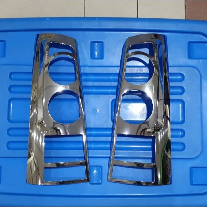 Garnis lampu stop belakang crome AVANZA LAMA 2005-2007