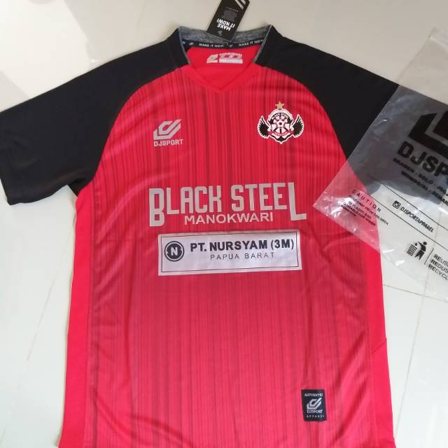 Black Steel Futsal Manokwari. Size L (BNIP) kondisi baru. Tinggal 1 saja. Bahan drifit Rhabit.