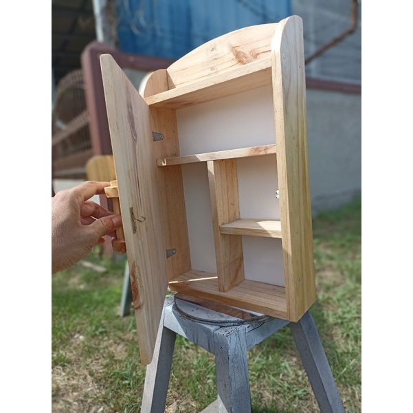 First aid kit box kayu