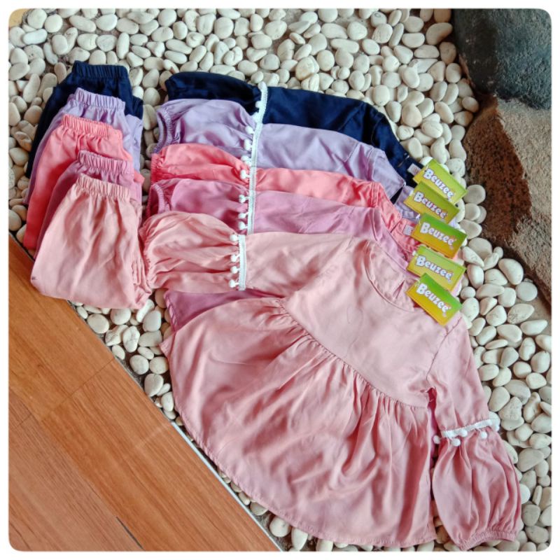 pilih warna Setelan Anak Perempaun Rayon Premium LILIANA Pompom Polos Setelan Anak Perempuan 1-4 Tahun by Beuzee