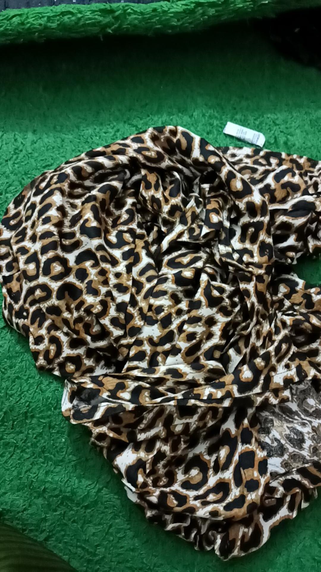 Long Motif Macan Dan Retro