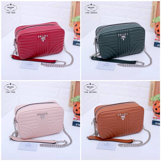 Tas slempang Prada Moments