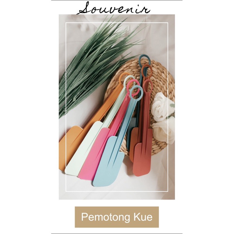 

Souvenir pemotong kue