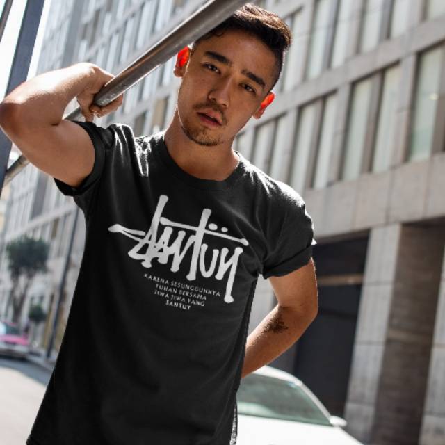 Kaos parodi stussy x santuy