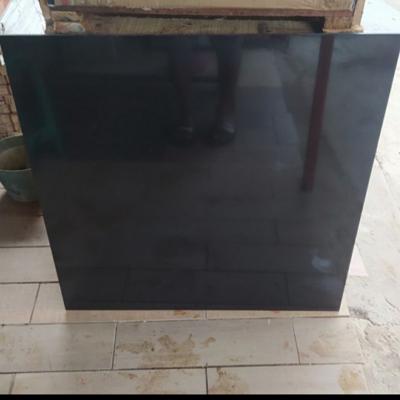 Granit 60x60 hitam polos glosy