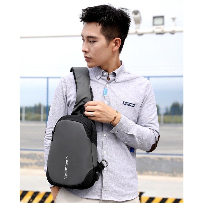 Tas Selempang Sling Bag Oxford dengan USB Charger Port / Tas Pria / Tas Selempang