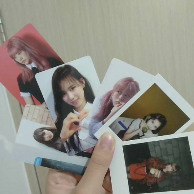 weki meki photocard (suyeon photocard , rina  , lua photocard ,elly  , doyeon photocard)