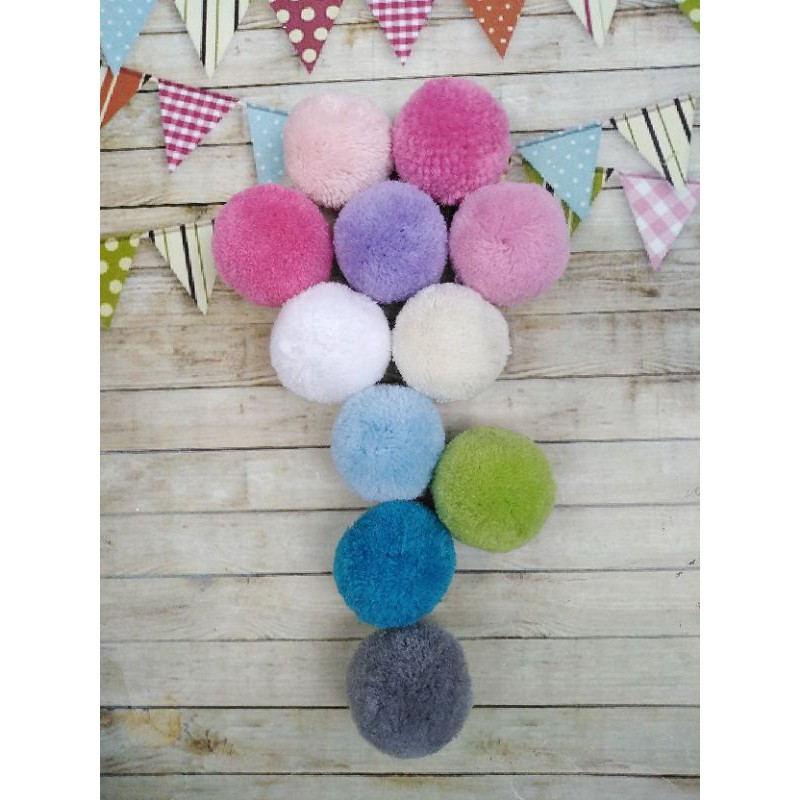 Pompom halus wol jumbo 4 cm per pc