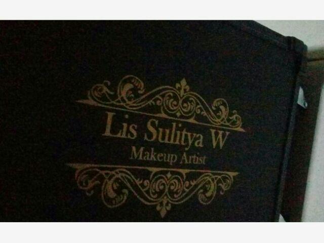 Beautycase Ukuran 50 Cm Dengan Tutup Rak Akrilik