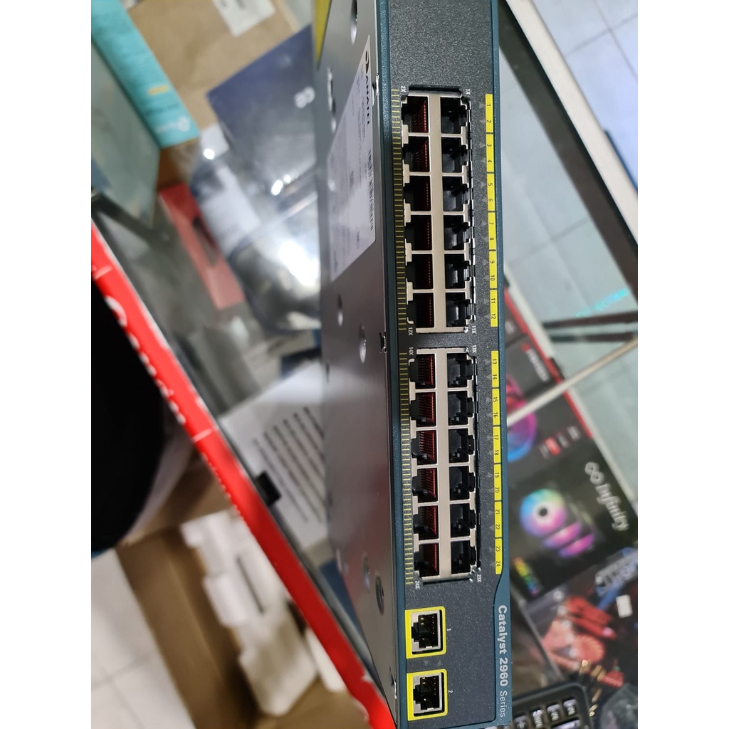 switch hub 24 port Cisco Catalyst 2960 Series Type WS-C2960-24TT-L V06