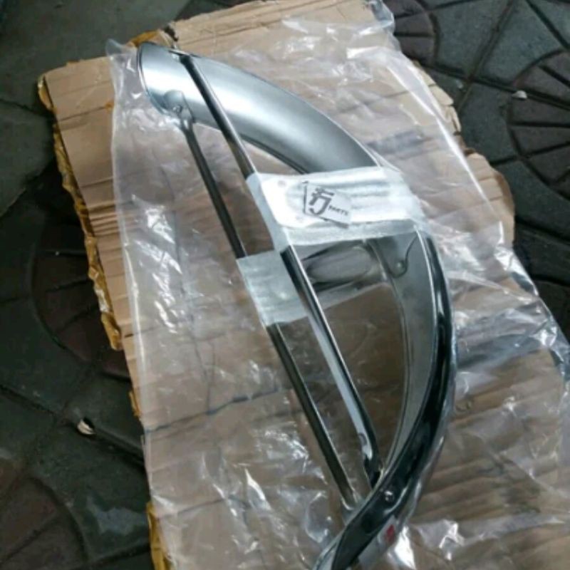 Slebor Spakbor Depan Honda CB 125 Besi Krom NTD