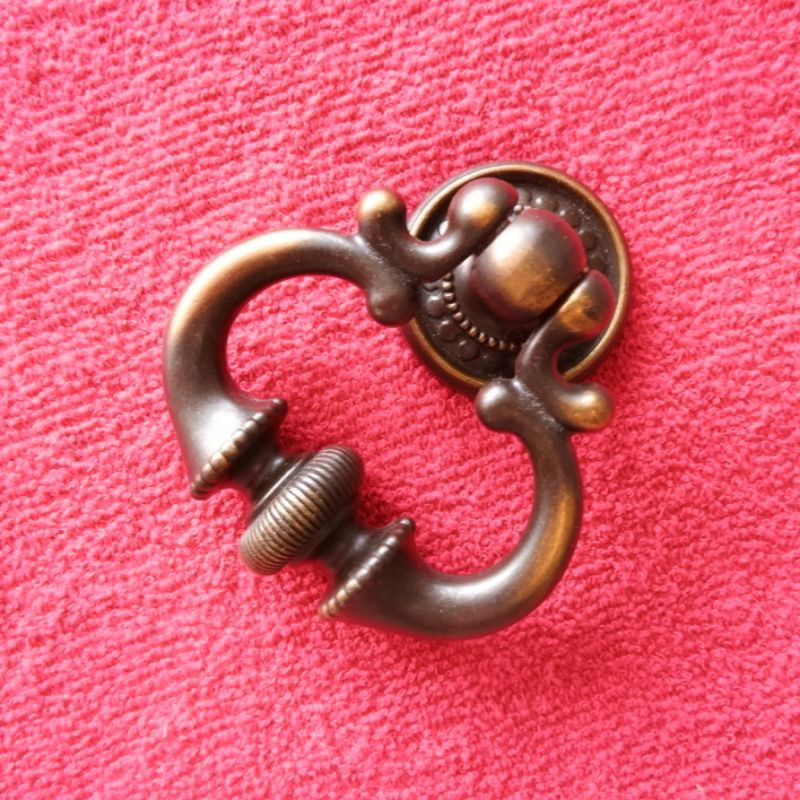 Tarikan Laci Pintu Lemari Antik