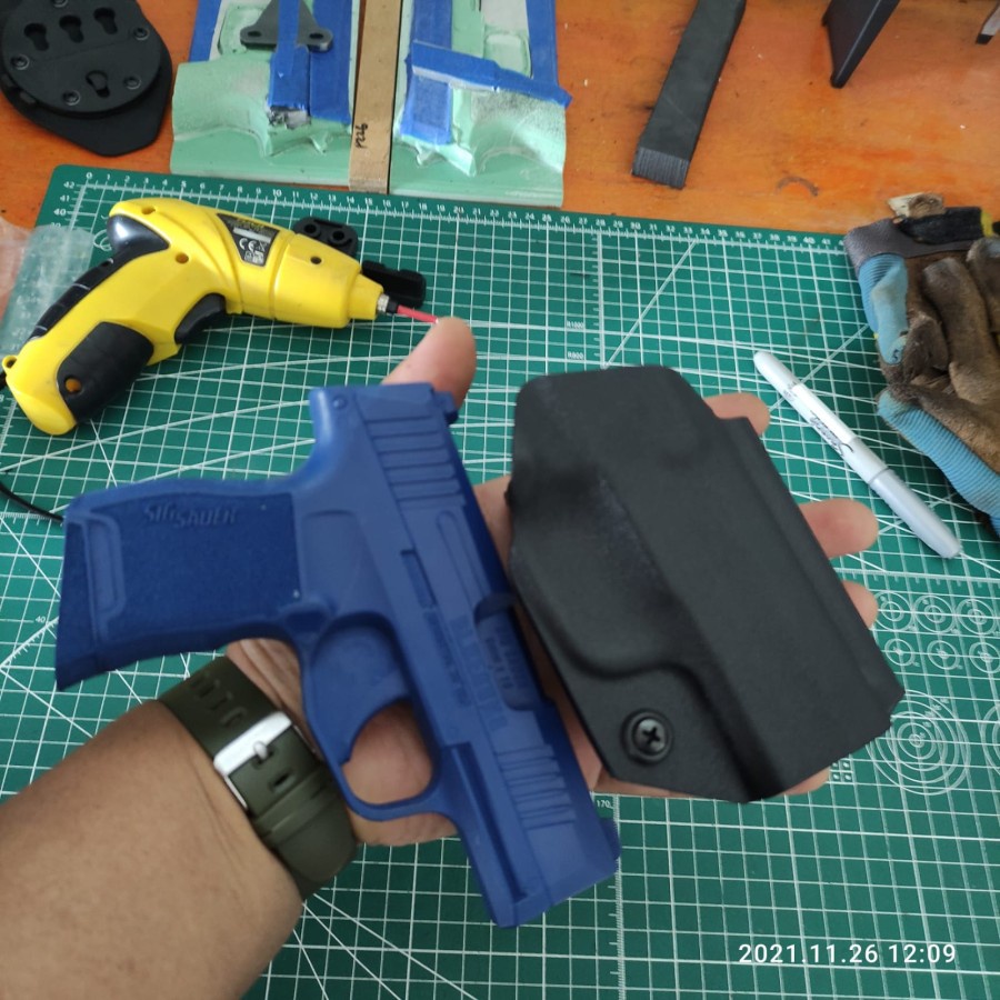 holster atau sarung holster p365