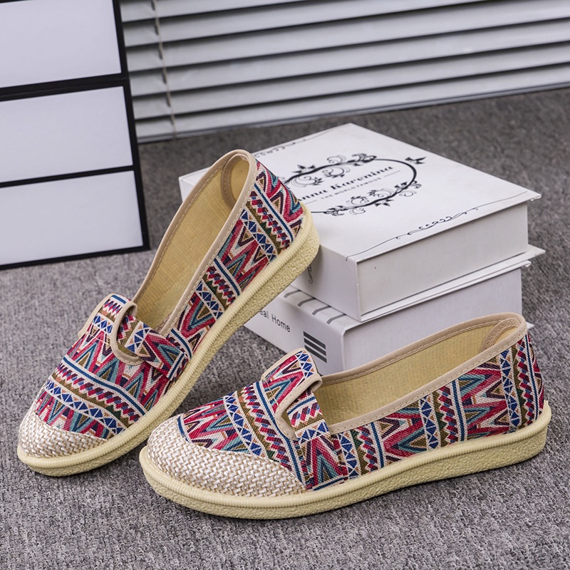 Sepatu wanita slip-on, Mules &amp; mary janes YANMA sepatu batik model slip on terbaru