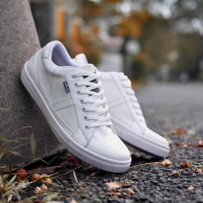 Sepatu Sneakers  Putih Casual Pria Kulit Sintetis