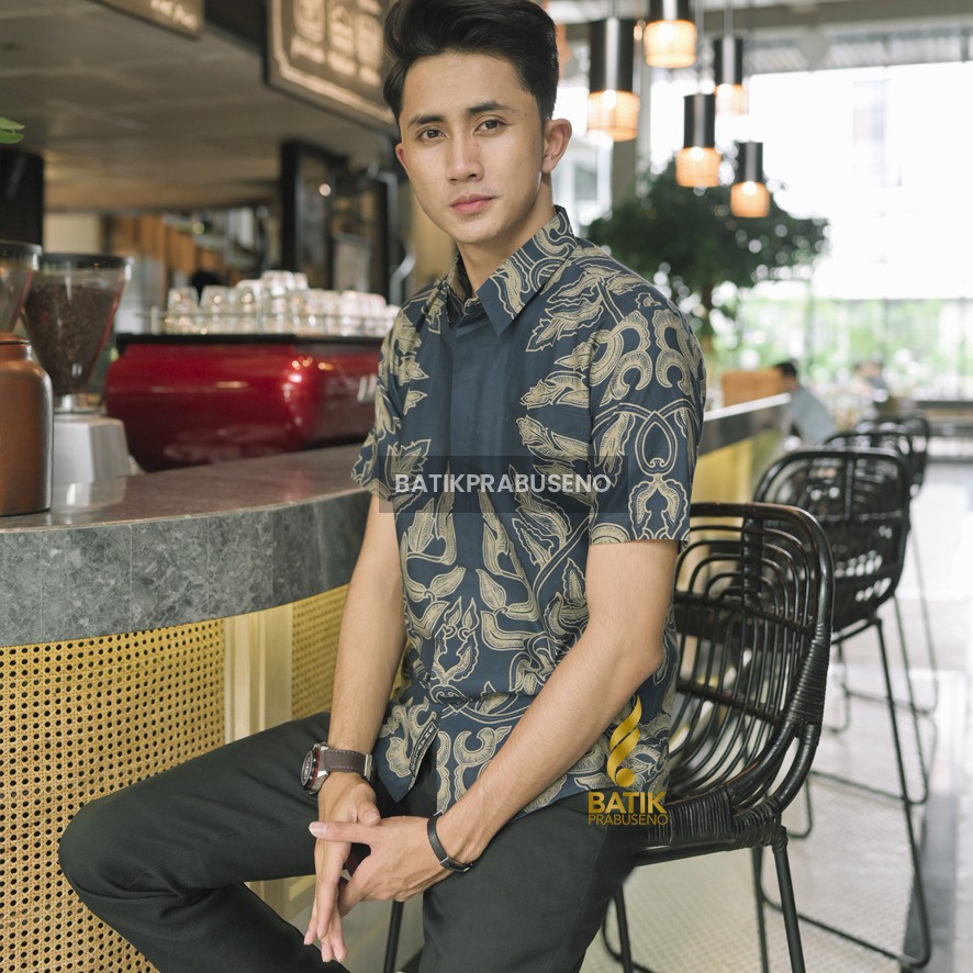 KEMEJA BAJU BATIK PRIA LENGAN PENDEK Prabuseno - PRABUYASA  Kemeja Batik Pria Lengan Pendek Slimfit